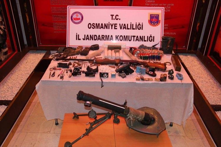 <p>Amanosların Osmaniye sınırları içinde kalan kısmında jandarma ekiplerinin arama tarama faaliyetleri sırasında bulunan terör örgütü PKK'ya ait sığınakta, havan, anti tank roketi ile 5 kilogram TNT, el yapımı patlayıcı yapımında kullanılan malzeme ile çok sayıda çeşitli mühimmat ele geçirildi.</p>
