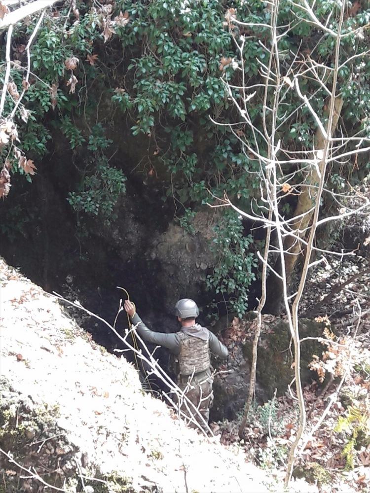 <p>Açıklamada, bölgede faaliyet göstermek isteyen bölücü terör örgütü mensuplarına yönelik operasyonların devam edeceği bildirildi.</p>