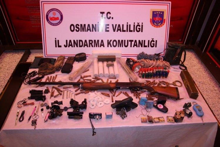 <p>Osmaniye Valiliğinden yapılan yazılı açıklamaya göre, Osmaniye İl Jandarma Alay Komutanlığınca Amanoslar bölgesinde bölücü terör örgütüne yönelik kış üslenmelerinin tespiti maksatlı operasyonlar düzenlendiği belirtildi.</p>
<p> </p>