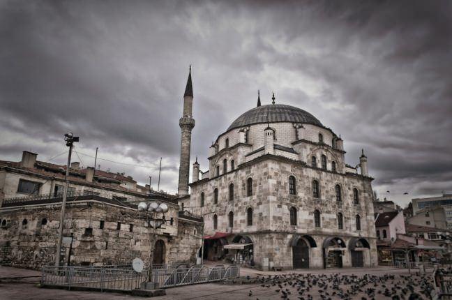 <p>Bolu Camileri</p>

<p>Bolu’da bulunan Büyük Cami (Yıldırım Beyazıt Cami), Kadı Cami, Saraçhane Cami, İmaret Cami, Ilıca Cami, Ilıca Cami, Süleyman Paşa Cami, Yıldırım Cami, Kanunî Cami, Yukarı Tekke Cami, Eskiçağa Yıldırım Cami görülmeye değer eserledir.</p>
