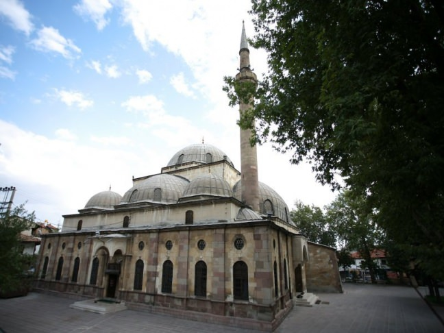 <p><strong>Çankırı Camileri</strong></p>

<p>Çankırı’da Osmanlı döneminde kalma pek çok tarihi cami bulunmaktadır. Bunların başında İmaret Camii, Büyük Camii, Ali Bey Camii, Mirahor Camii ve Yeni Camii gelmektedir.</p>
