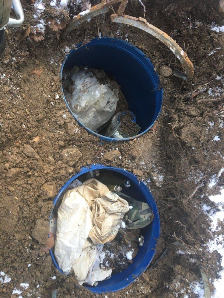<p>Valilikten yapılan açıklamaya göre, Kulp İlçesi Alaca köyü Şenyayla mezrası mücavirinde dün saat 06.00'dan itibaren başlatılan operasyon, aynı gün saat 18.00 itibarıyla başarıyla tamamlandı.</p>
<p> </p>