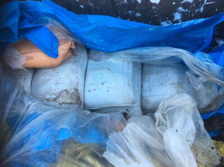 <p>4 bin 700 biksi mühimmatı, 10 anti-personel roketatar mühimmatı, 15 anti-tank roketatar mühimmatı,</p>

<p> </p>

