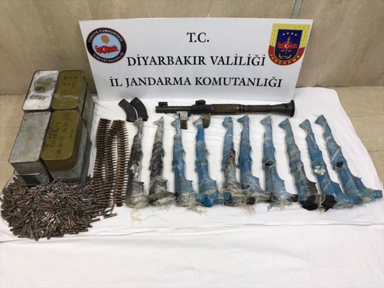 <p>M15 anti-tank mayını, 25 roketatar sevk fişeği, 10 el bombası,</p>
<p> </p>