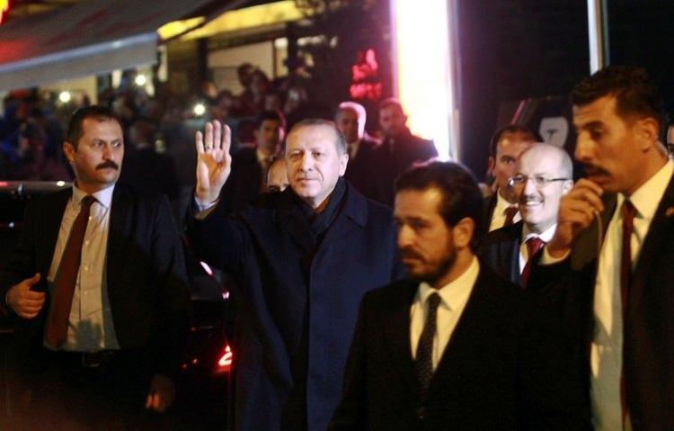 <p>Cumhurbaşkanı Recep Tayyip Erdoğan, Balıkesir'de kendisi ile aynı adı taşıyan ve kendisi gibi 26 Şubat tarihinde doğan 4 yaşındaki Recep Tayyip Erdoğan ile buluştu.</p>
