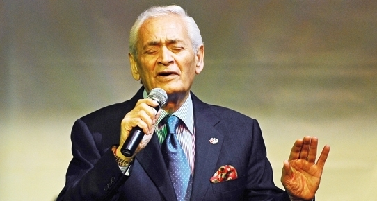 <p>Adnan Şenses </p>
