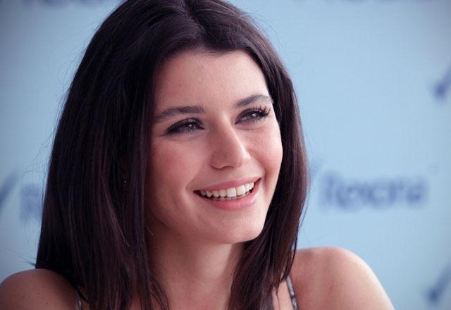 <p>Beren Saat</p>
