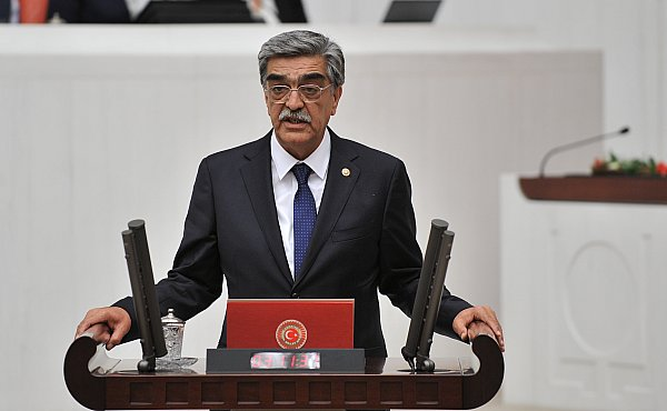 <p>Mehmet Necmettin Ahrazoğlu - MHP 26. Dönem Milletvekili</p>
