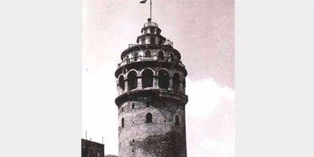 <p>Sultan Abdülhamid´in cenazesi muhafızlar, Enderûn-ı Hümâyûn ağaları ve saray erkânı nezaretinde Hırka-i Saadet´in yeşil ve yaldızlı kapısı önüne getirildi...</p>

<p> </p>
