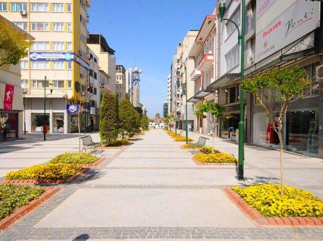 <p>MİMAR KEMALETTİN CADDESİ</p>

<p>Cadde, adını Osmanlı döneminde ilk Mimar ve Mühendis Cemiyeti’nin kurucularından olan Mimar Kemalettin’den almaktadır. Cadde, 1922’den günümüze kadar gerçekleşmiş mimarlık eserlerinin bir açık hava sergisi özelliğini taşımaktadır. 2002 yılında yeniden düzenlenen Mimar Kemalettin Caddesi, bir moda merkezi olarak düşünülmüş ve yeni görünümü bu doğrultuda tasarlanmıştır.</p>
