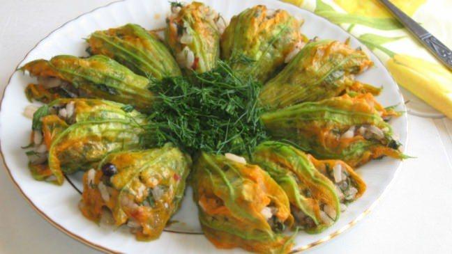 <p>Kabak çiçeği dolmas</p>
