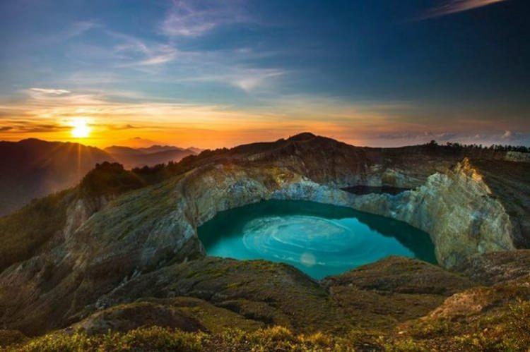 <p>Her yıl binlerce turist, sadece bu güzel görüntüyü görmek için Endonezya'ya akın ediyor.</p>

<p> </p>
