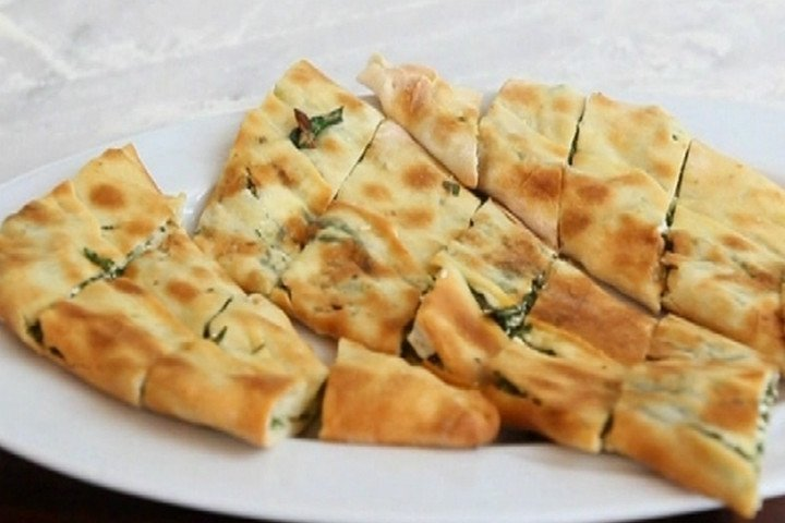 <p>Mancarlı kandıra pidesi</p>
