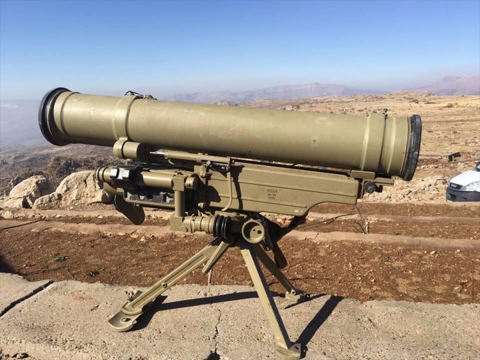 <p>Şırnak'ta terör örgütü PKK mensuplarına yönelik operasyonda tespit edilen 22 sığınak ve 4 depoda çok sayıda silah ile mühimmat ele geçirildi.</p>
<p> </p>