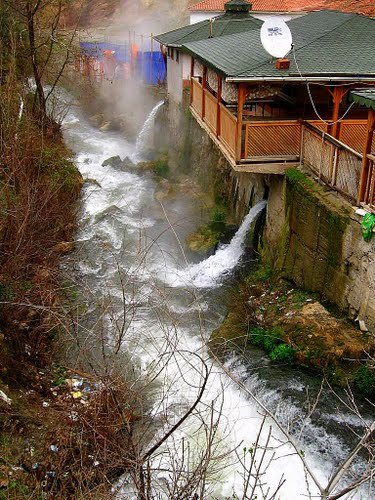 <p><strong>Kaplıcalar</strong></p>

<p>Kütahya’da termal turizm merkezi olarak kabul ediliyor.kaplıcalar yıl içerisinde birçok yerli ve yabancı turistlerin yoğun ilgisini görmektedir.</p>
