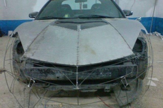 <p>Otomobilini parçalara ayırdı ve dış görünümünü tamamen değiştirdi.</p>
<p> </p>