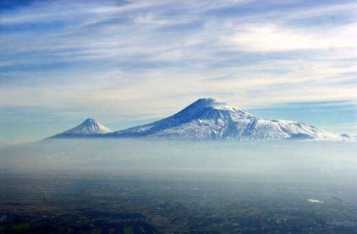 <p>Ağrı Dağı'nın eski adı Ararat'tır. Yüksekliği ise 5135km'dir.</p>
