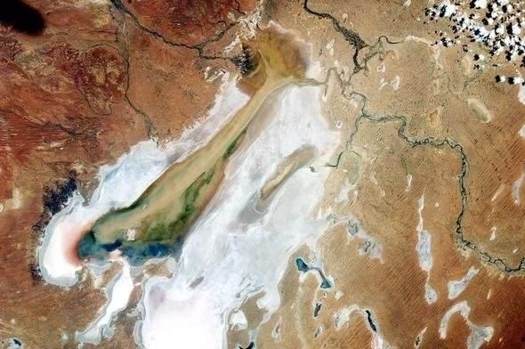 <p>Uzaydan Avustralya'nın büyük çöllerinden biri</p>