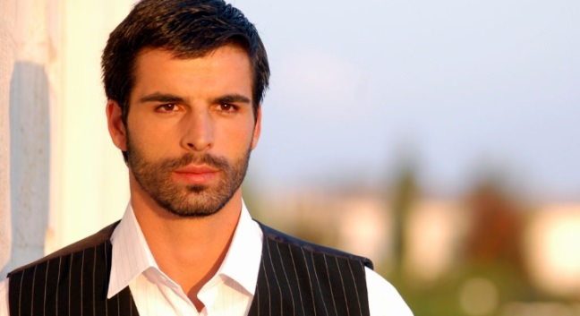 <p>Mehmet Akif Alakurt</p>
