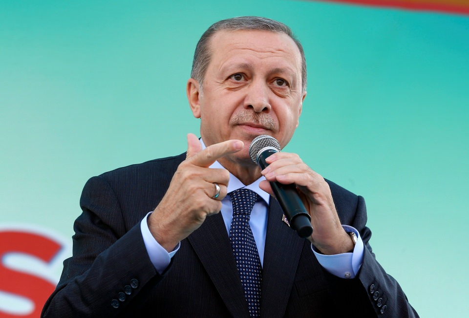 <p><strong>Recep Tayyip Erdoğan</strong><br />
<br />
Türkiye Cumhuriyeti Cumhurbaşkanı<br />
<br />
35 bin 295 TL</p>
