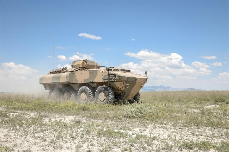 <p>Pars 8x8 tekerlekli zırhlı muharebe aracının atışlı faaliyetleri, Umman'ın Nizva şehrindeki Kraliyet Kara Kuvvetleri atış ve test alanında başarıyla gerçekleştirildi.</p>
<p> </p>