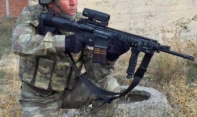 <p><strong>MPT-76 TÜFEĞİ</strong><br />
<br />
TSK'nın piyade tüfeği ihtiyacını karşılamak amacıyla üretilen tüfekten 200 bin adet üretilecek. İlk paket, TSK'ya teslim edildi ve kullanılmaya başlandı.</p>
