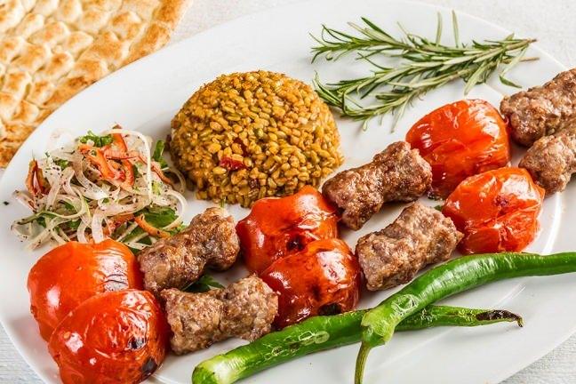 <p>Frenkli Kebap (Domatesli Kebap</p>
