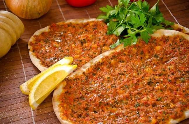 <p>Kıymalı (Lahmacun</p>
