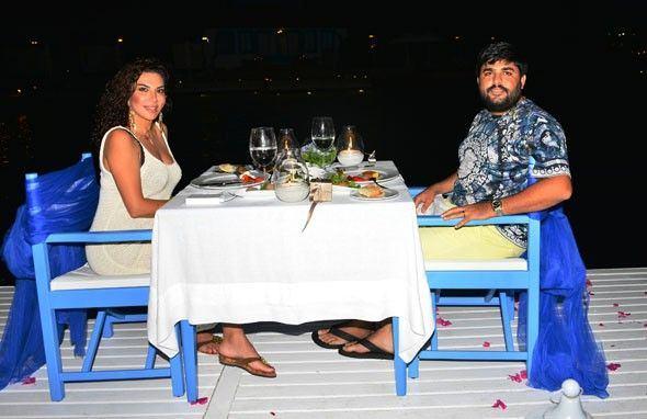 <p>Çift 2015 yazında evlenmiş ve aynı yıl ikizleri Ebru Su ve Hasan Poyraz'ı kucaklarına almıştı. Ebru Yaşar'a eşinin kendisine sık sık sürprizler yapması ve pahalı hediyeler almasını şöyle açıklamıştı: </p>
