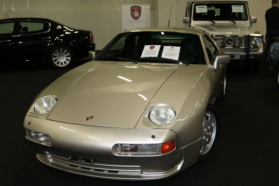 <p>Porsche 928 GT 1990.</p>

<p> </p>

