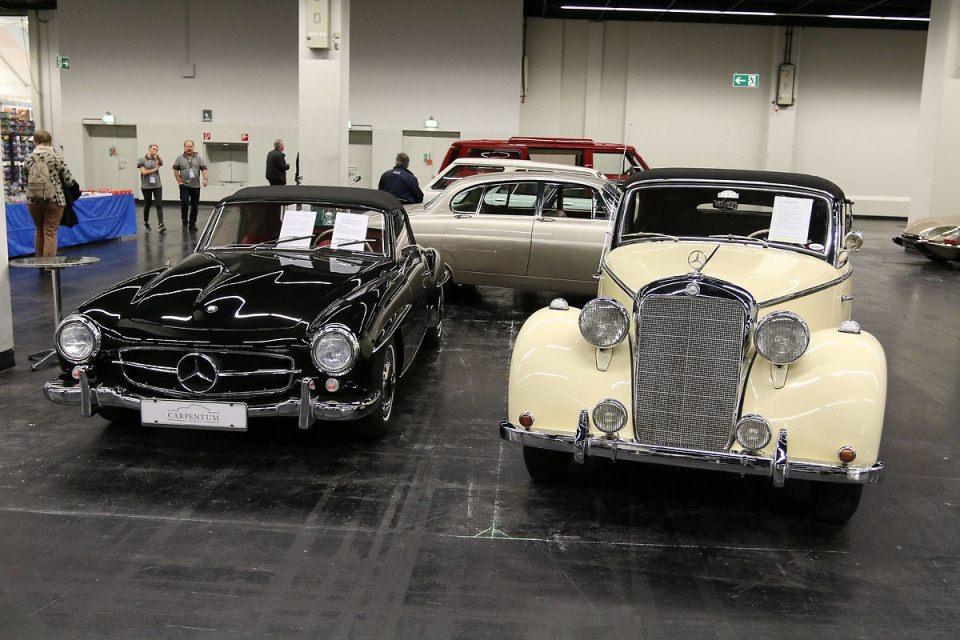 <p>Mercedes Benz 190 SL (solda) ve Mercedes Benz 170 s Cabrio A,1951.</p>

<p> </p>
