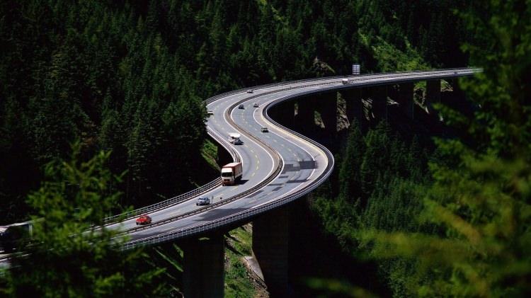 <p>Ordu Valisi Seddar Yavuz, 'dereyolu' olarakta adlandırılan yol projesinin, Osmanlı'dan bu yana önemli hayallerden biri olduğunu söyledi.</p>

