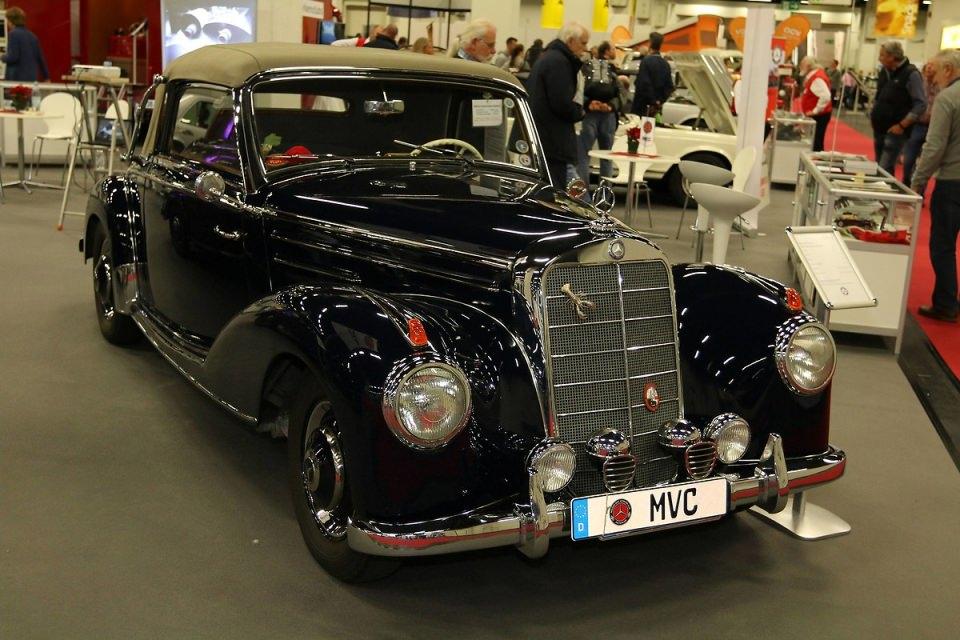 <p>Mercedes Benz 220 Cabrio A 1952.</p>
<p> </p>