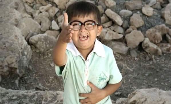 <p>Ay Lav Yu filminde gülerken kendini tokatlayan çocuk oyuncu Sinan Dağ, aradan geçen zamanda büyüyüp delikanlı oldu.</p>
