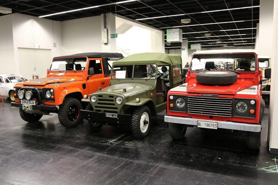 <p>Land Rover 110 (Baujahr 1985, rechts)</p>