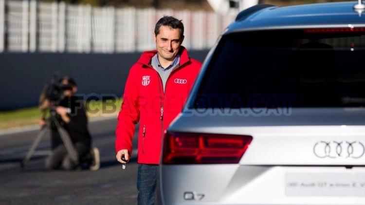 <p>ERNESTO VALVERDE</p>

<p>AUDI Q7 E-TRON 3.0 TDI QUATTRO — Metalik Floret Silver</p>
