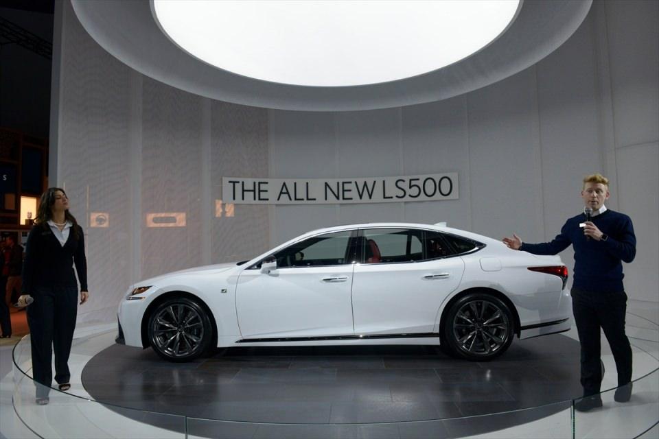 <p>Lexus LS500</p>
