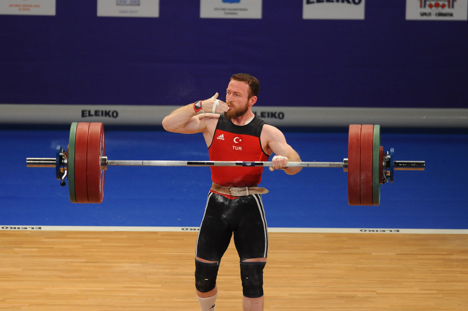 <p><strong>Bünyamin Sezer</strong><br />
<br />
Hırvatistan'ın Split kentinde düzenlenen Avrupa Halter Şampiyonası'nda Erkekler 62 kiloda Bünyamin Sezer podyuma çıktı. </p>
