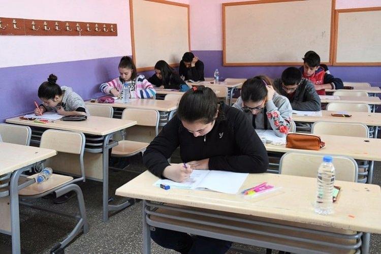 <p>90 soru için 135 dakikalık süre verilecek.</p>