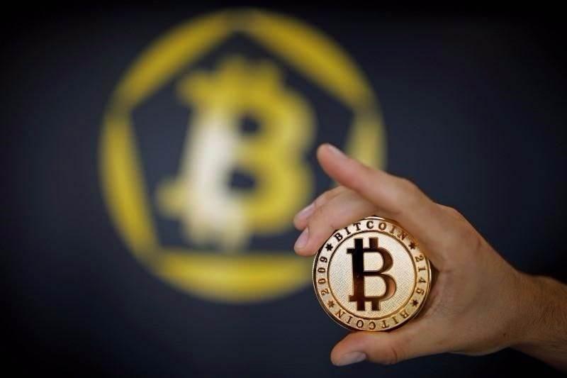 <p>Dünyada yatırım aracı olarak henüz yasalarla tam desteklenmeyen ‘blockchain’ para birimi hakkında merak edilenler... </p>

<p> </p>
