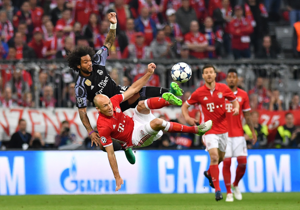 <p><strong>Bayern Münih-Real Madrid</strong><br />
<br />
UEFA Şampiyonlar Ligi çeyrek final ilk maçında, Bayern Münih ile Real Madrid takımları, Münih'deki Allianz Arena'da karşı karşıya geldi. Karşılaşmada, Bayern Münih oyuncusu Arjen Robben rakibi Marcelo (solda) ile mücadele etti. </p>
