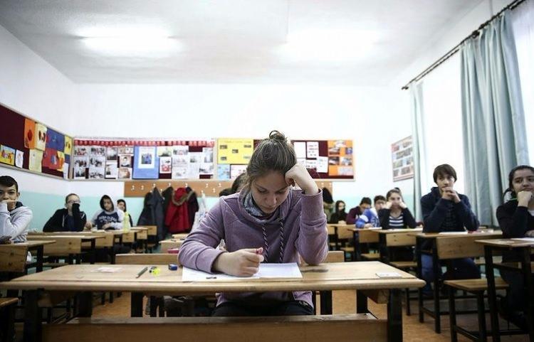 <p>Bu sınava giren 8. sınıf öğrencileri yüzde 70 sınav puanı, yüzde 30 diploma notuyla liseye yerleştirilecek.</p>
