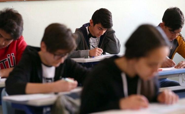 <p>Yeni liseye geçiş sınavında 20 Fen, 20 Matematik, 20 Türkçe, 10 İnkılap Tarihi ve Atatürkçülük, 10 Din Kültürü ve Ahlak Bilgisi, 10 Yabancı Dil sorusu sorulacak.</p>
