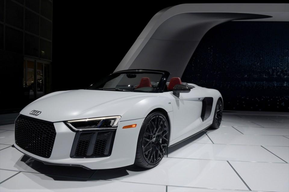 <p>Audi R8 V10</p>
