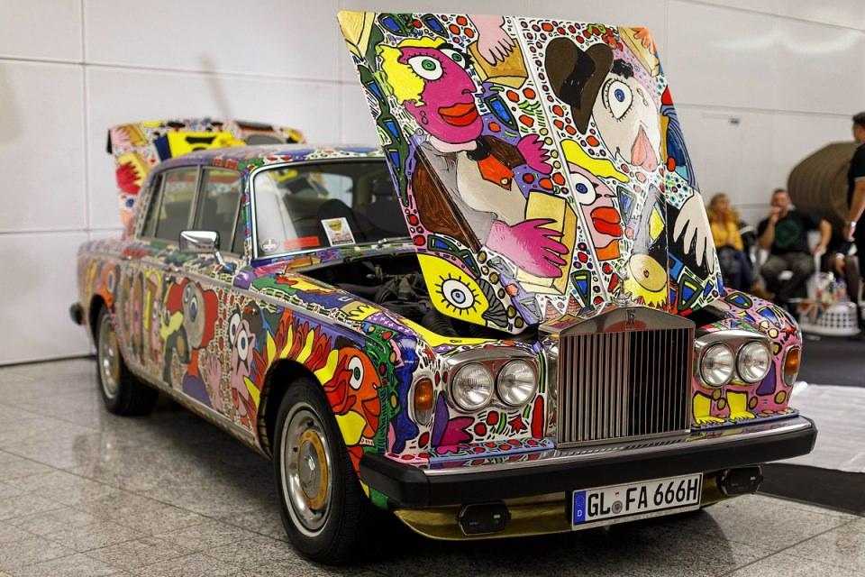 <p>Rolls Royce Goldfinger by Fischer Art.</p>

<p> </p>

