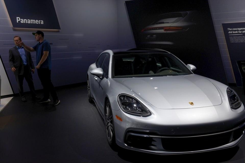<p>Porsche Panamera</p>
