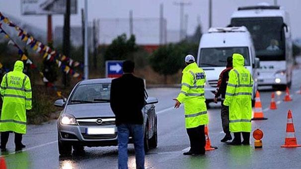 <p>3- Ehliyetsiz araba kullanmayın. Polisleri görünce kaçmak için hız yaparak kaza yapabilirsiniz.</p>
