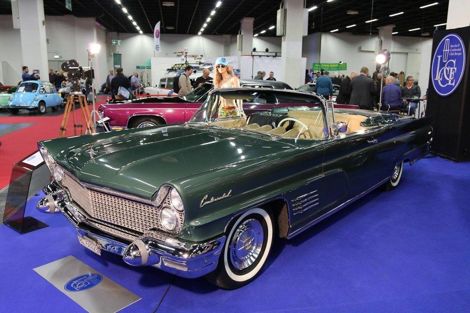 <p>Lincoln Continental Cabrio V8 MK V 1960.</p>

<p> </p>
