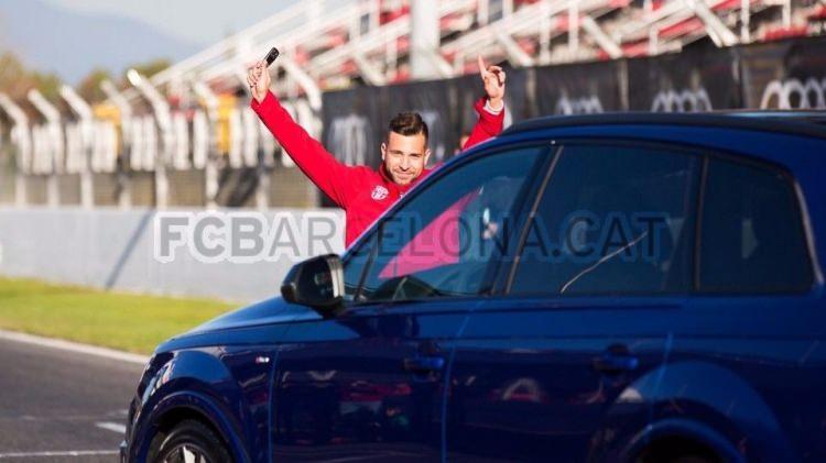 <p>JORDI ALBA</p>

<p>AUDI Q7 SPORT 3.0 TDI QUATTRO — Sedefli Sepang Blue</p>
