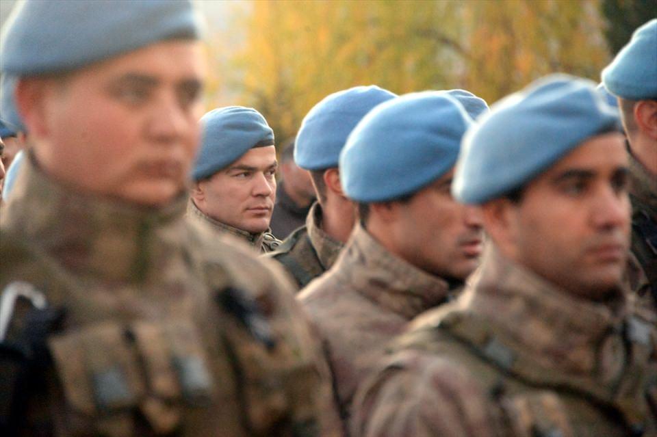 <p>İrban, taburlarına 30 Eylül 2004'te Niksar-Almus sınırındaki Yeşilkaya köyü yakınlarında DHKP-C'li 5 teröristi öldürdükten sonra şehit olan Jandarma Üstçavuş Ahmut Kurt'un adının verildiğini aktararak, amblemlerinin de kurt olduğunu söyledi.</p>
<p> </p>
